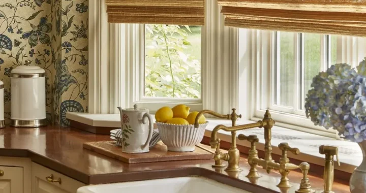 How to Get Grease and Nicotine Off Kitchen Blinds That Regular Wiping Leaves Behind
